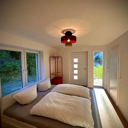 Stylisches See-studio Mit Badezugang & Garten Швиловзе