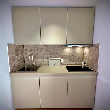Stylisches See-studio Mit Badezugang & Garten Apartment