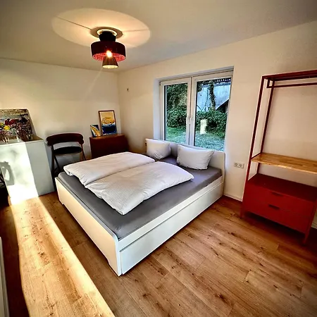 Stylisches See-studio Mit Badezugang & Garten