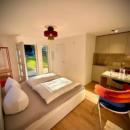 Stylisches See-studio Mit Badezugang & Garten Apartment Schwielowsee