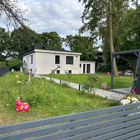 Апартаменты Stylisches See-studio Mit Badezugang & Garten Швиловзе