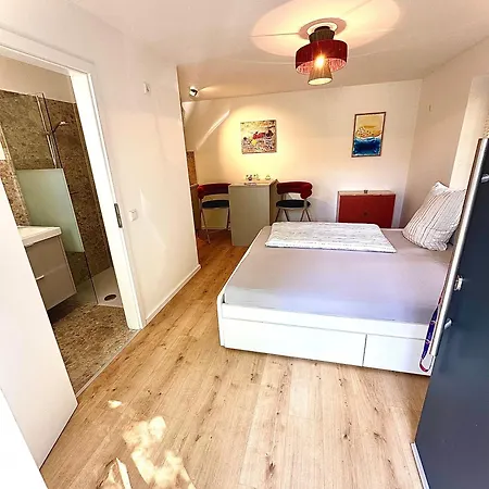 Stylisches See-studio Mit Badezugang & Garten Apartament *