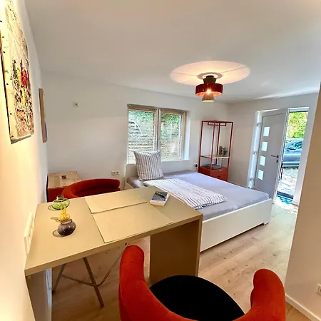 Апартаменты Stylisches See-studio Mit Badezugang & Garten *