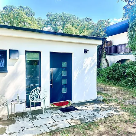 Stylisches See-studio Mit Badezugang & Garten Швиловзе