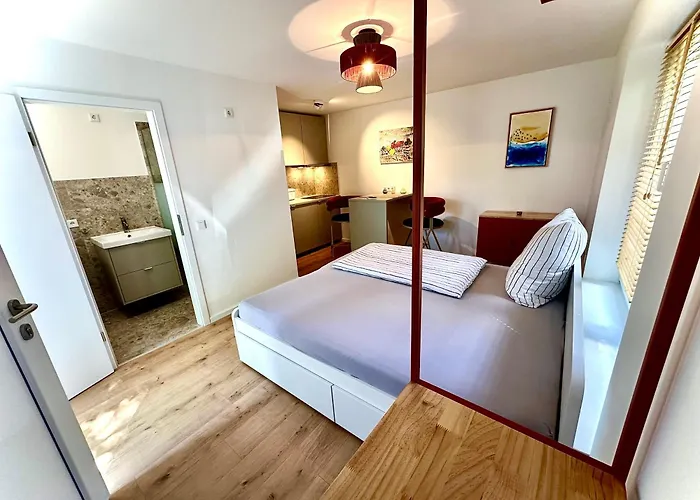 Apartment Stylisches See-studio Mit Badezugang&garten